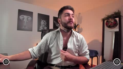 Snapshot of adrianwilliams_ chatting on January 6, 2025, 10:05 pm Adrian Williams online show from January 6, 2025, 10:05 pm