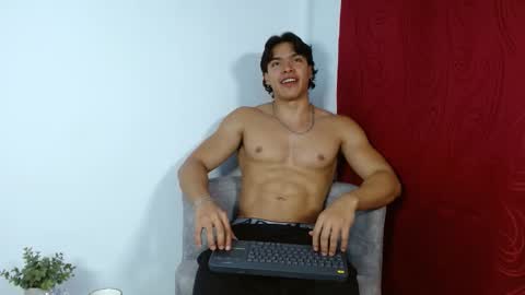 Snapshot of adriel_escalante chatting on September 21, 2025, 3:19 am adriel_escalante online show from September 21, 2025, 3:19 am