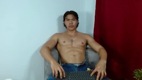 Snapshot of adriel_escalante chatting on October 18, 2025, 1:30 am adriel_escalante online show from October 18, 2025, 1:30 am