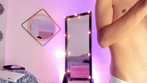 Snapshot of adrien_twink chatting on October 2, 2025, 7:21 pm Arien online show from October 2, 2025, 7:21 pm