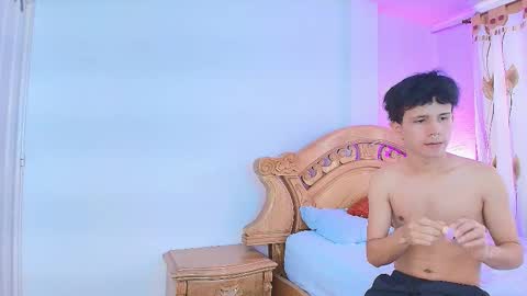 Snapshot of adrien_twink chatting on October 16, 2025, 6:09 pm Arien online show from October 16, 2025, 6:09 pm