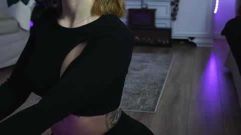 Aelia online show from December 2, 2025, 4:51 am