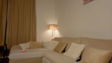 Snapshot of aerisblue chatting on October 9, 2025, 7:56 pm aerisblue online show from October 9, 2025, 7:56 pm