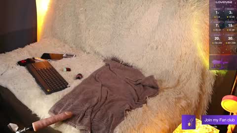 Snapshot of aestetic_boyy chatting on January 4, 2025, 9:20 pm Fred and Dilan online show from January 4, 2025, 9:20 pm