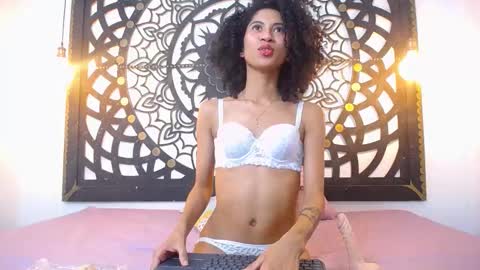 afrodita_house online show from October 27, 2025, 8:02 pm