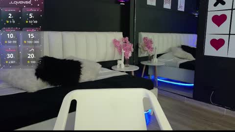 Snapshot of agata_evans_ chatting on October 31, 2025, 5:03 pm AGATA online show from October 31, 2025, 5:03 pm