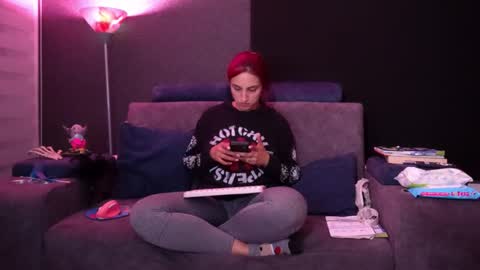 Agata Collinss online show from November 8, 2025, 6:35 am