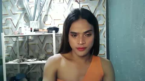 agatha_flux online show from December 18, 2025, 12:33 pm