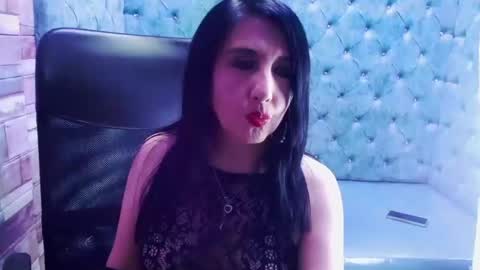 agatha_leon_ online show from November 1, 2025, 8:11 pm