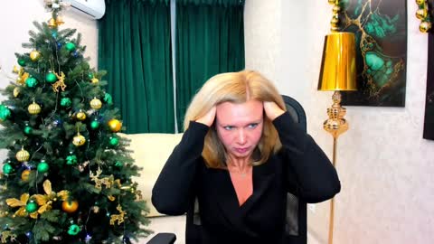 Snapshot of agathaklouin chatting on December 28, 2024, 4:08 am Agatha online show from December 28, 2024, 4:08 am