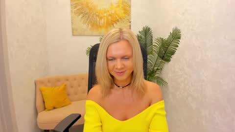 Snapshot of agathaklouin chatting on February 25, 2025, 7:36 pm Agatha online show from February 25, 2025, 7:36 pm