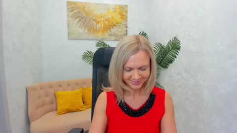 Snapshot of agathaklouin chatting on March 6, 2025, 7:54 pm Agatha online show from March 6, 2025, 7:54 pm