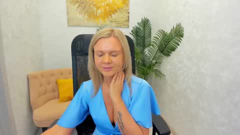 Snapshot of agathaklouin chatting on March 6, 2025, 10:58 pm Agatha online show from March 6, 2025, 10:58 pm