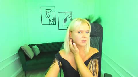 Snapshot of agathaklouin chatting on September 14, 2025, 7:24 pm Agatha online show from September 14, 2025, 7:24 pm