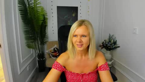 Snapshot of agathaklouin chatting on October 14, 2025, 7:14 pm Agatha online show from October 14, 2025, 7:14 pm