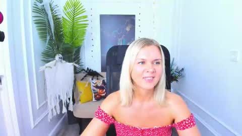 Snapshot of agathaklouin chatting on October 19, 2025, 7:14 pm Agatha online show from October 19, 2025, 7:14 pm
