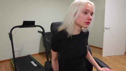 Agelina Lilly Laura online show from November 24, 2025, 5:45 pm