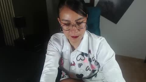 Snapshot of aghata_moon chatting on February 6, 2025, 1:54 pm Aghata Moon online show from February 6, 2025, 1:54 pm
