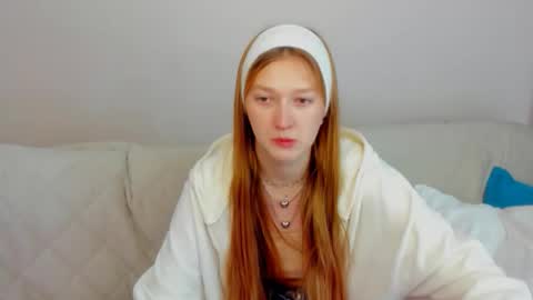 AgnesArden online show from November 17, 2025, 1:06 pm