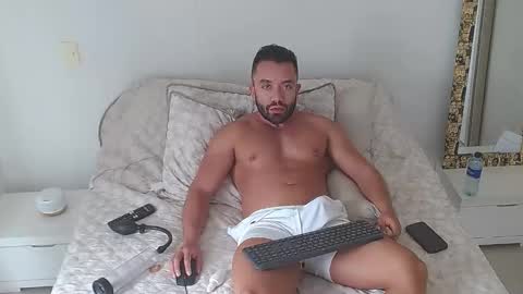 agustinsr online show from October 22, 2025, 4:51 pm