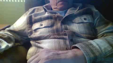 aguynrkfrd online show from December 8, 2024, 6:39 pm