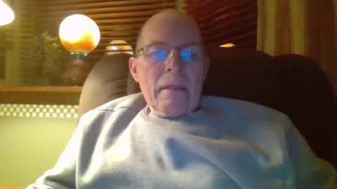 aguynrkfrd online show from January 19, 2025, 10:39 am