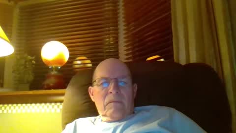 aguynrkfrd online show from February 25, 2025, 10:26 am