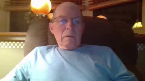 aguynrkfrd online show from October 9, 2025, 9:29 am