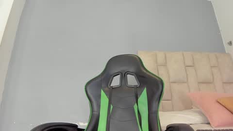 karoline  online show from December 30, 2024, 5:13 pm