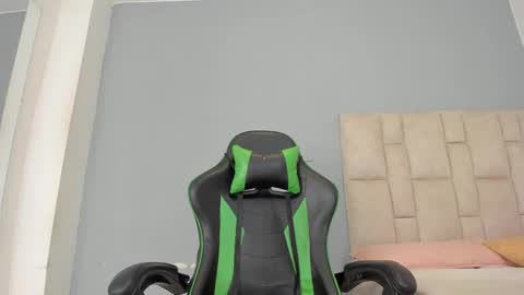 karoline  online show from February 18, 2025, 10:14 pm