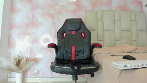 karoline  online show from March 6, 2025, 11:42 pm