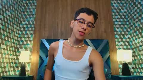 Snapshot of aiden_royce chatting on September 20, 2025, 10:33 pm aiden_royce online show from September 20, 2025, 10:33 pm