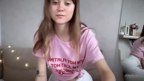 Snapshot of aisha__berry chatting on October 9, 2025, 7:17 am Aisha online show from October 9, 2025, 7:17 am