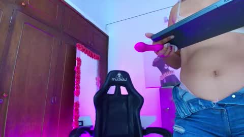 Aisha online show from November 22, 2025, 3:44 pm