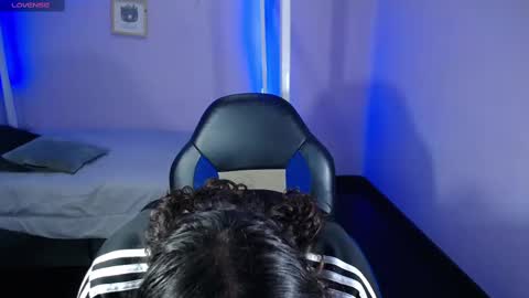     online show from October 3, 2025, 8:17 pm