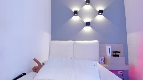 Aisha online show from February 2, 2025, 2:06 am