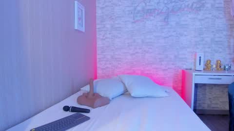 Aisha online show from February 22, 2025, 8:20 pm