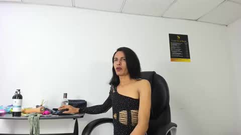 Aisha online show from November 18, 2025, 4:17 am