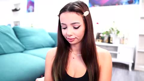 Aisha online show from November 19, 2025, 10:26 am