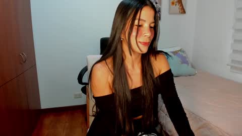 Snapshot of aitanaa1_ chatting on January 31, 2025, 10:10 pm Aitana online show from January 31, 2025, 10:10 pm