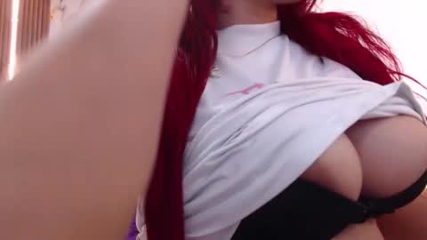 Snapshot of aixa_shaw chatting on December 2, 2025, 12:21 pm AIXA online show from December 2, 2025, 12:21 pm