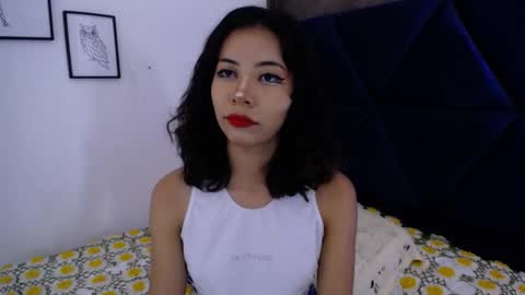 A K A N E  U W U online show from October 8, 2025, 4:04 pm