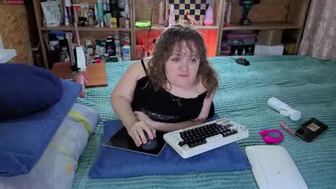 Snapshot of akindmodel chatting on November 10, 2025, 6:34 am Natalie online show from November 10, 2025, 6:34 am