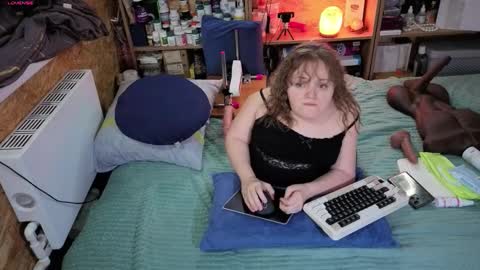 Snapshot of akindmodel chatting on November 25, 2025, 6:02 am Natalie online show from November 25, 2025, 6:02 am