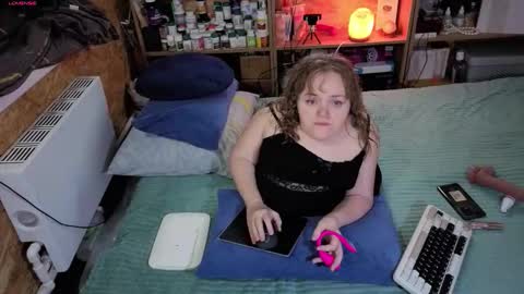 Snapshot of akindmodel chatting on November 26, 2025, 11:33 am Natalie online show from November 26, 2025, 11:33 am