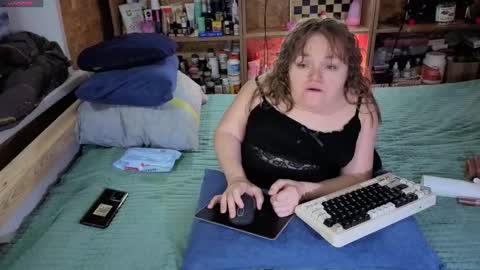 Snapshot of akindmodel chatting on December 1, 2025, 12:32 pm Natalie online show from December 1, 2025, 12:32 pm