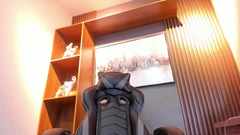 Alahia Rodriguez online show from December 14, 2025, 6:45 pm