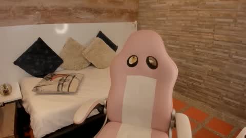 alahia_cox online show from November 21, 2025, 6:50 pm