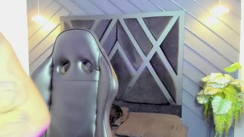 Snapshot of alahia_dangelo_ chatting on September 11, 2025, 11:10 am ALAHIA online show from September 11, 2025, 11:10 am