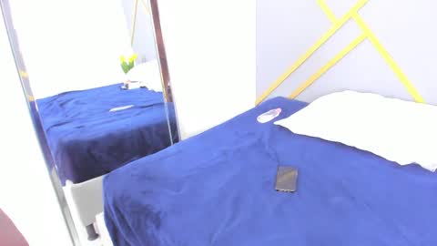 alaia_colins online show from February 12, 2025, 3:49 pm